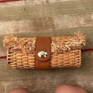 Vineyard Vine straw Clutch!